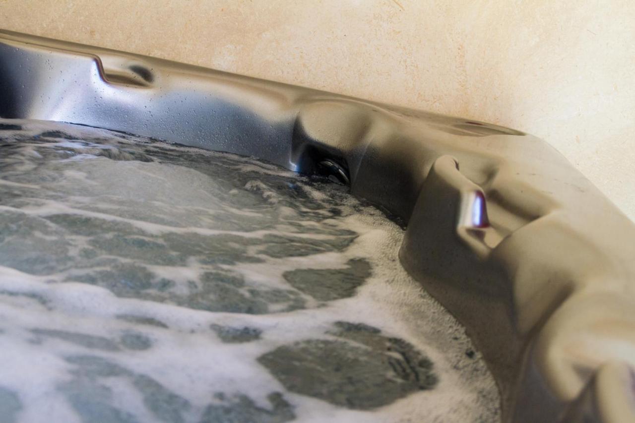Le Puy Carmin - Chambre D'Hotes Avec Jacuzzi Bazoges-en-Paillers Luaran gambar